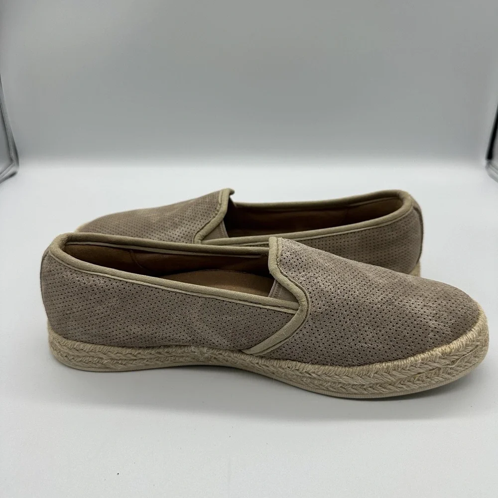 Clarks Soft Cushion‎ Shoes Womens Size 7.5 Beige Suede Slip On Espadrille Flats